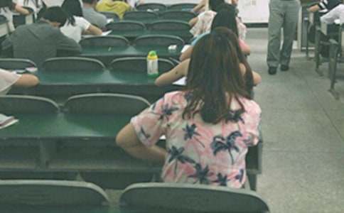 ���ر������п��Ե�����300����ƪ