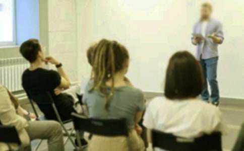 У����ѵ�����¼ҳ���һ���ŷ��ģ�ͨ��8ƪ��